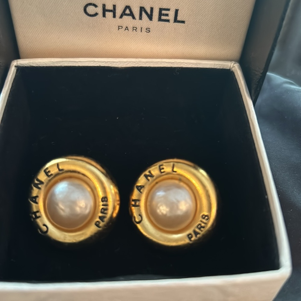 Chanel clip on pearl earrings
